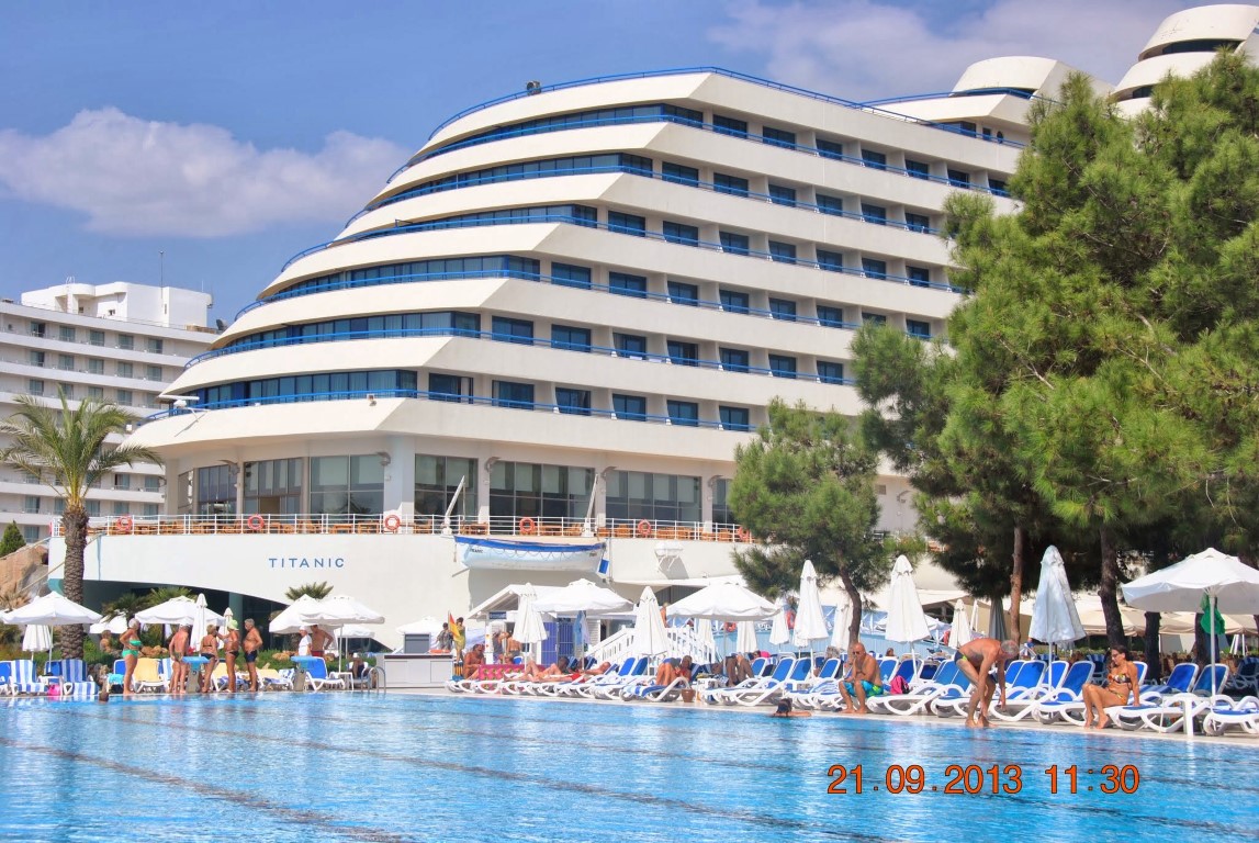 imagini hotel TITANIC LARA